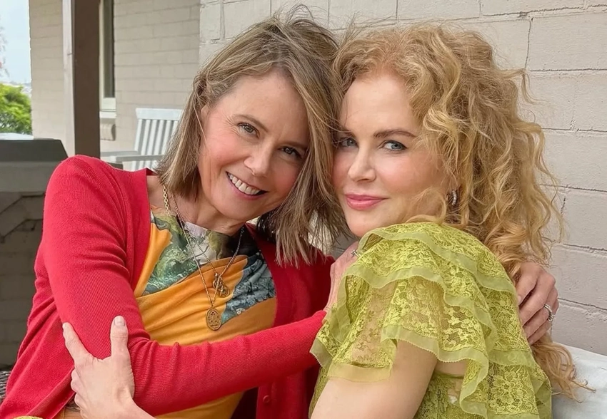 58-летняя Николь Кидман показала редкое фото с младшей сестрой