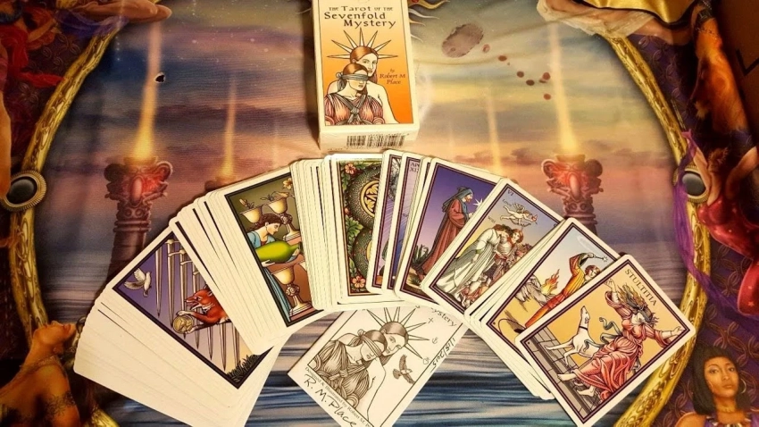Таро-прогноз на неделю 16–22 февраля 2026: энергия Масленицы и магия старших арканов