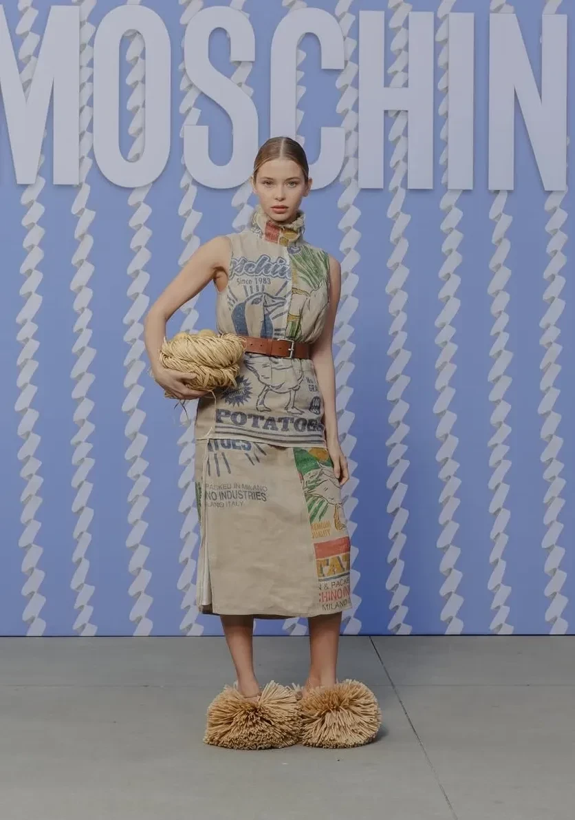 Мешок из-под картошки, "голые" образы и меха: как Елена Перминова, Эвелина Хромченко, Алеся Кафельникова и Оксана Бондаренко проводят время на Неделе моды