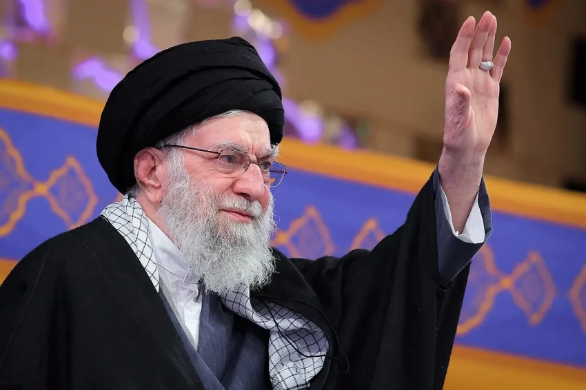 Били «наугад»: израильские ресурсы раскрыли подробности удара по Али Хаменеи